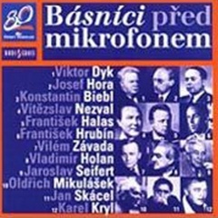 obálka: Básníci před mikrofonem