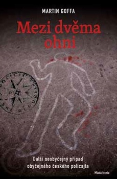 obálka: Mezi dvěma ohni