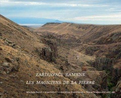 obálka: Zaříkávači kamene / Les magiciens de la pierre