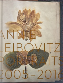 obálka: Annie Leibovitz, Portraits 2005-2016