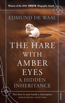 obálka: THE HARE WITH AMBER EYES
