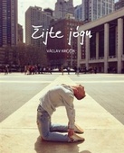 obálka: Žijte jógu